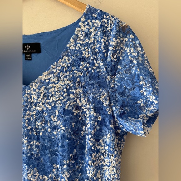 Ronni Nicole Blue and White Stunning Lace Dress Knee Length - Picture 3 of 6